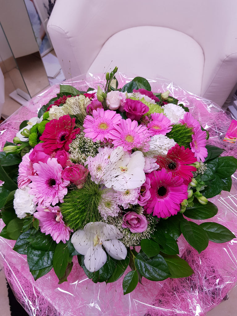 Bouquet de fleurs variées rose pâle/blanc